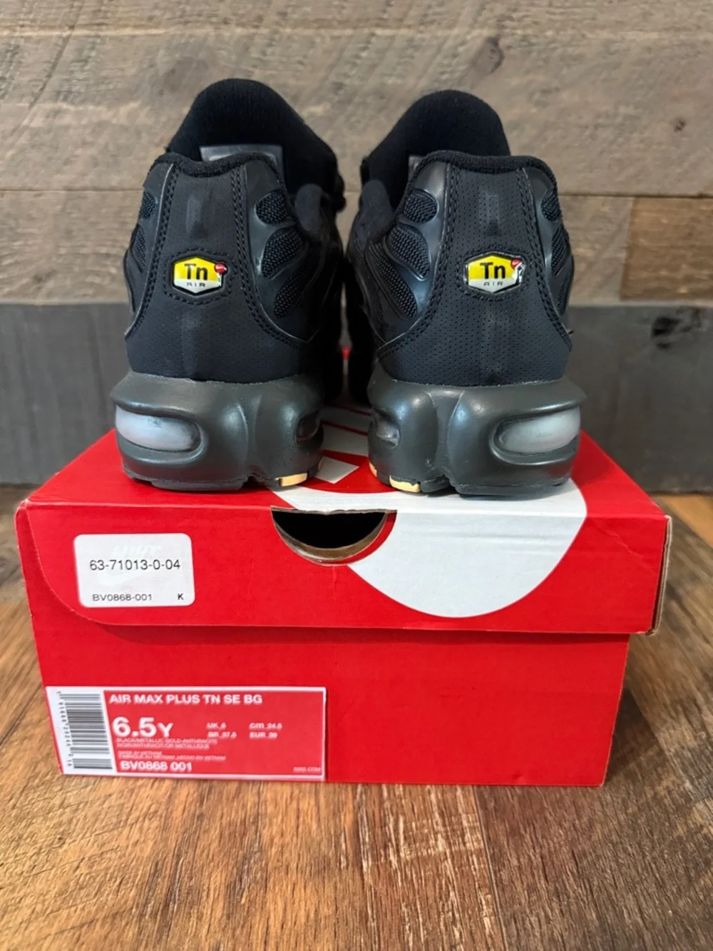 Nike Air Max Plus TN SE Black Metallic Gold (GS) Size 6.5Y Good Condition